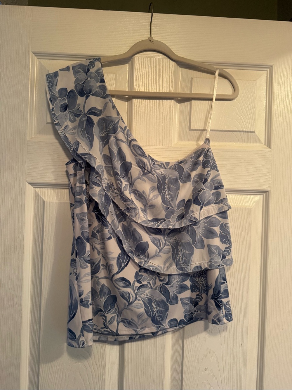 White House Black Market Sz Large Blue Floral One-Shoulder Ruffle Blouse